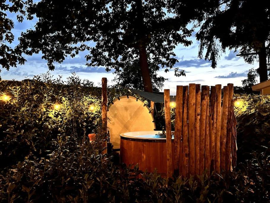 Het Verwende Nest Lodge, Wellness Lodge, Hottub & Sauna ฟัวร์เธาเซอ ภายนอก รูปภาพ